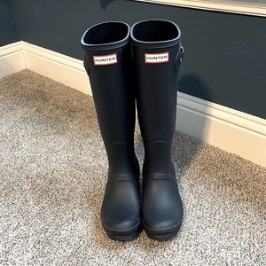Size 7 Hunter Navy Rain boots